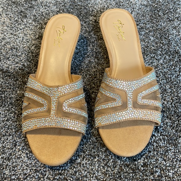 Sandles - Picture 2 of 3